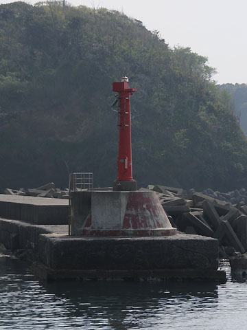 橋立港沖の防波堤灯台