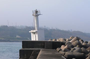 能登赤崎港防波堤灯台