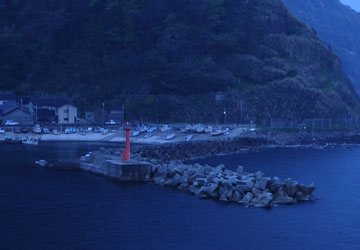 能登大沢港西防波堤灯台