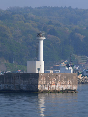 能登富来港南防波堤灯台
