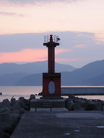 引田港防波堤灯台