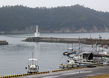 生里港四号防波堤灯台