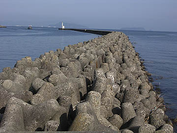 根占港北防波堤灯台