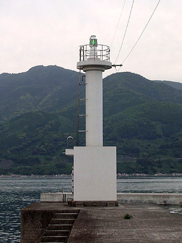 内之浦港甲防波堤灯台