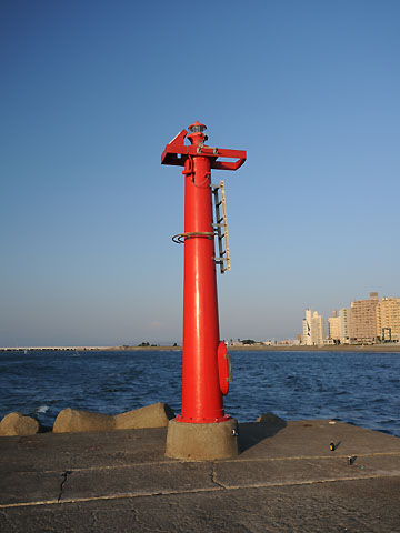 腰越港防波堤灯台