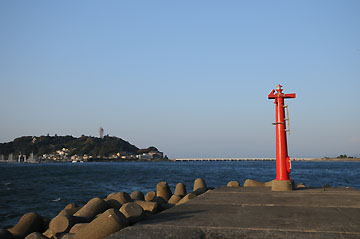 腰越港防波堤灯台