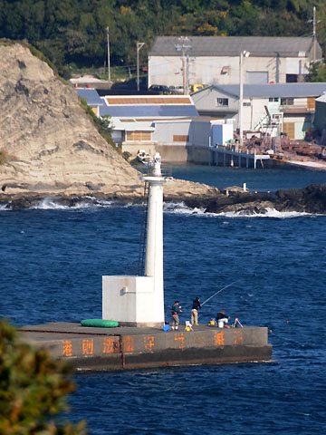 三崎港東口南防波堤灯台