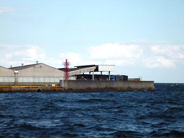 日産本牧ふとう灯台