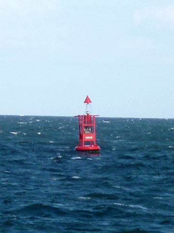 日産本牧ふとう前灯浮標