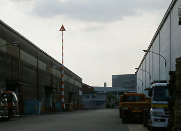 日通本牧ふとう導灯 後灯