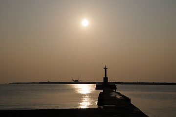 高知港種崎防波堤灯台