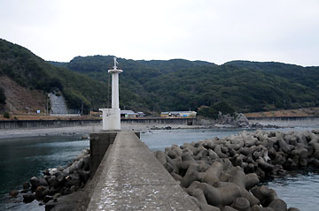 小才角港防波堤灯台