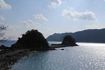 久礼港双名南島灯台