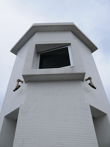 臼碆埼沖臼照射灯