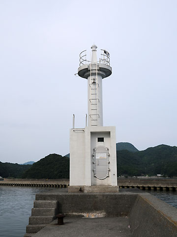 天草港上平防波堤灯台