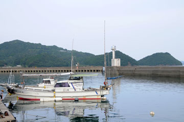 天草港上平防波堤灯台
