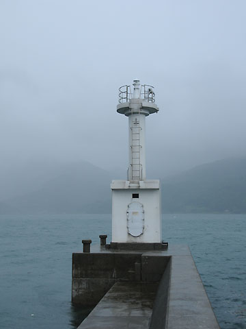 天草港棚底曙防波堤灯台