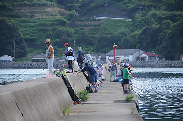 合串港平国2号防波堤灯台