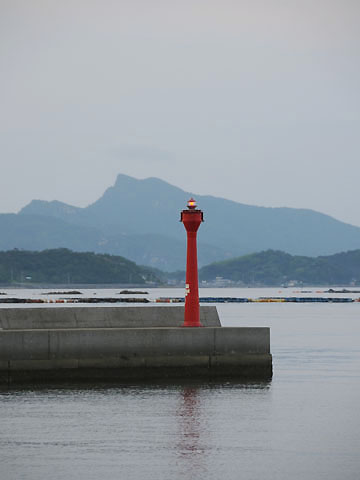 鳩之釜港三号防波堤南灯台