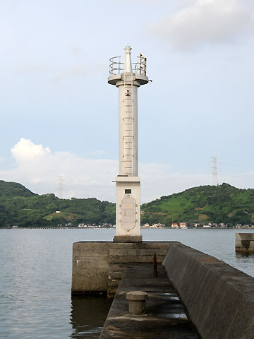 貝場港1号防波堤灯台