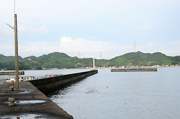 貝場港1号防波堤灯台