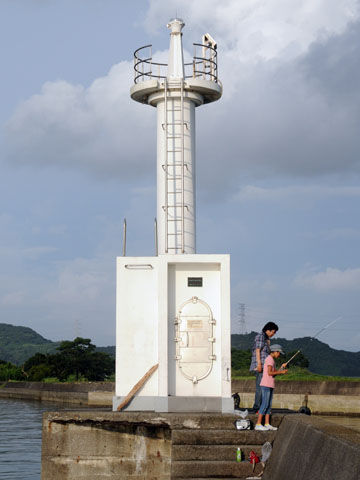 上天草港柳防波堤灯台