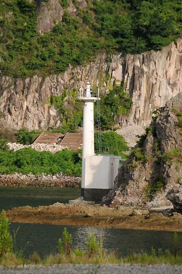 三角港荷島灯台