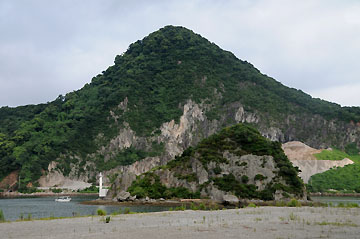 三角港荷島灯台