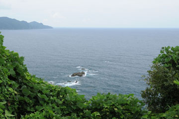 鳩之釜港三号防波堤南灯台