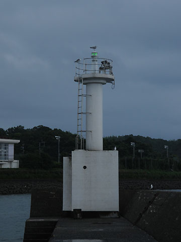 栖本港1号防波堤灯台