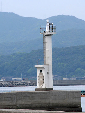牛深港白瀬2号防波堤北灯台