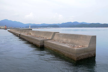 牛深港白瀬2号防波堤北灯台