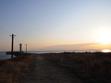 磯津港南防波堤灯台