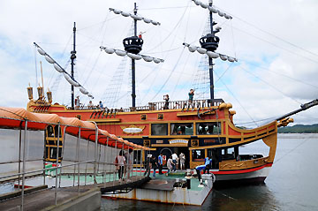 間崎港東防波堤灯台