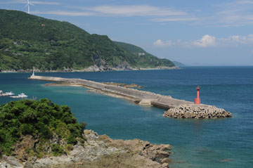 脇岬港南防波堤南灯台