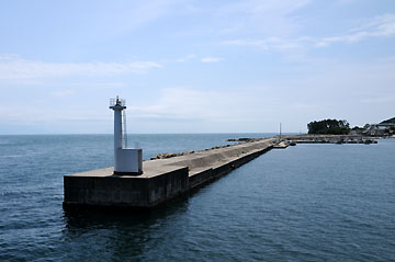 粟島港東防波堤灯台