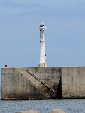 越後新川港北防砂堤B灯台
