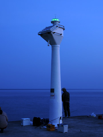 市振港北防波堤灯台