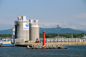 岩船港東防砂堤灯台