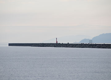 柏崎港西防波堤灯台