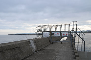 柏崎港西防波堤灯台