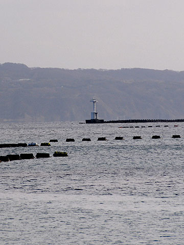 真野湾消波堤灯台