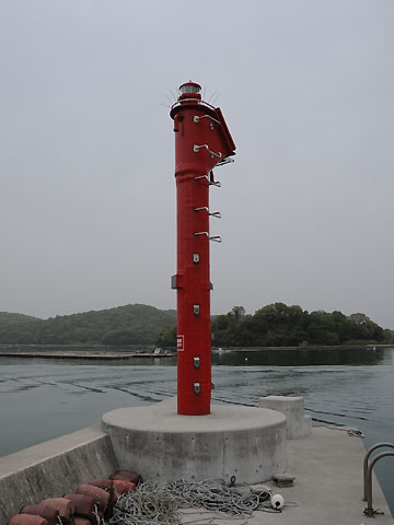 虫明漁港9号防波堤灯台