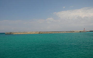 波照間港北防波堤灯台