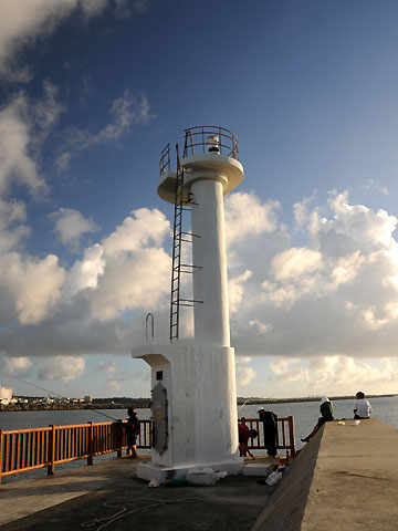 平良港荷川取沖防波堤灯台