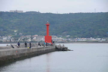 金武中城港馬天北防波堤灯台