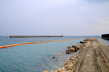 金武中城港平敷屋沖防波堤南灯台