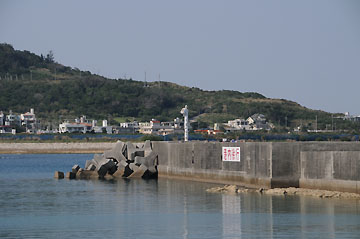 金武中城港安座真地区外防波堤灯台