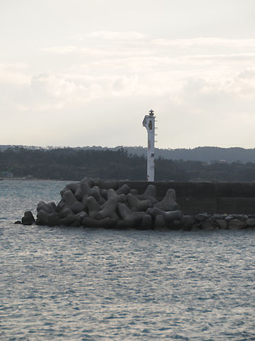 古宇利港沖防波堤東灯台
