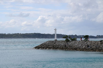 前兼久港北防波堤灯台
